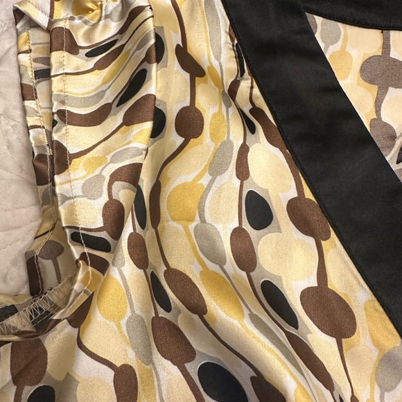 BCBGMAXAZRIA Satin Print Cap Sleeve Wrap Blouse Small Excellent condition - Picture 7 of 9